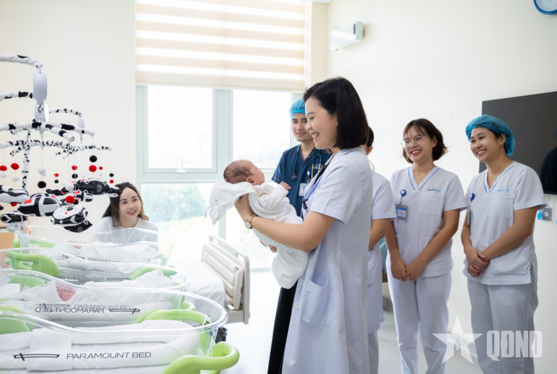 Xúc động hành trình kỳ diệu của một ca tam thai hiếm gặp